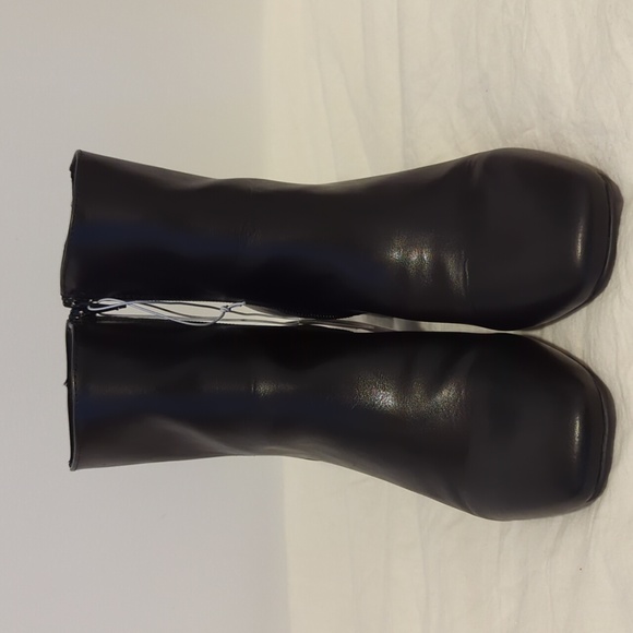 Faux Leather Square Toe Boots - Old Navy - Size 8 - Picture 1 of 4